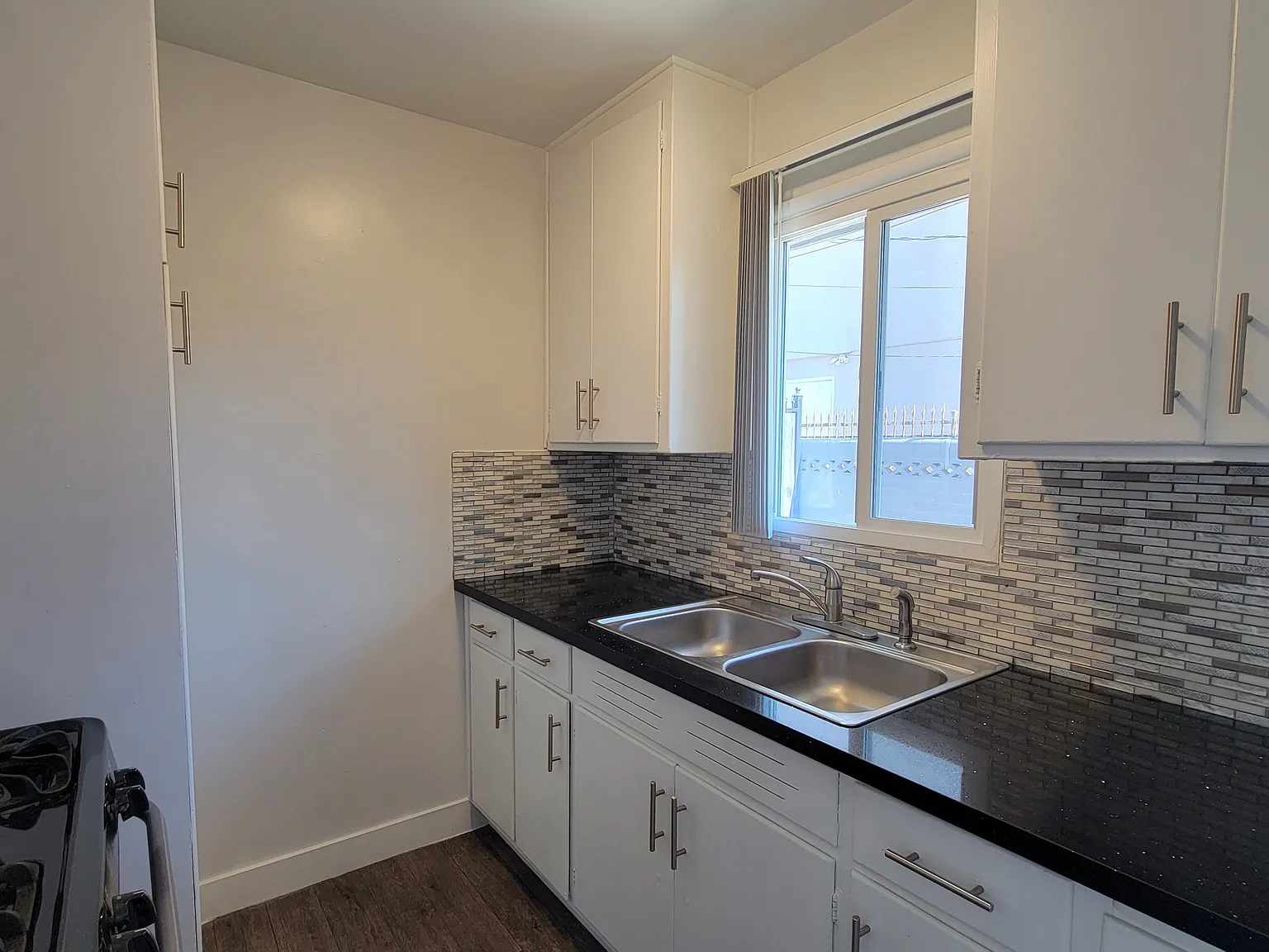 1 bed, 575 sqft, $995 — Photo 2