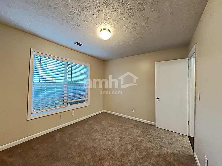 1500 Chalet Cir — Photo 16