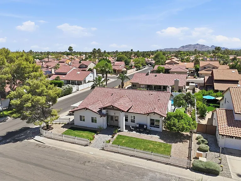 5623 E Claire Dr — Photo 48