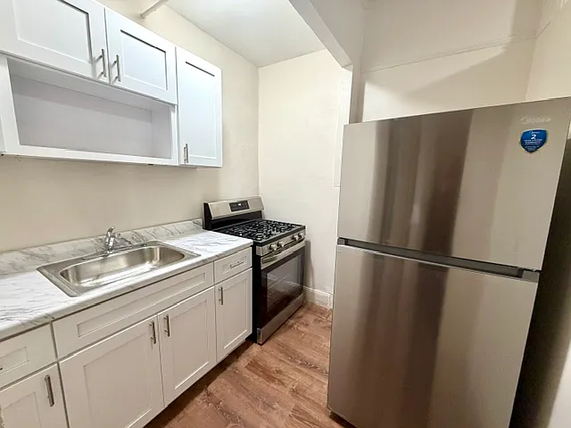 518 Monroe St #2 — Photo 3
