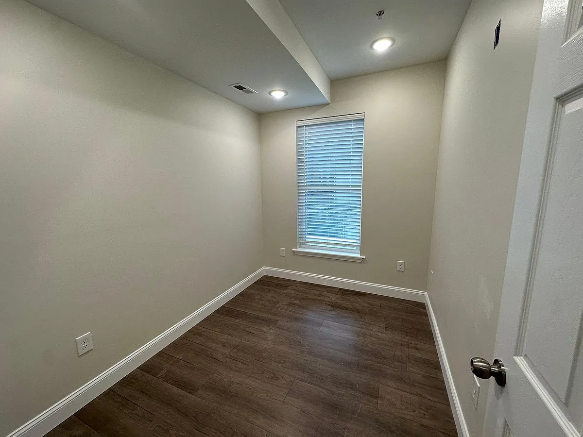 Building Photo - 42 N 40th St #6