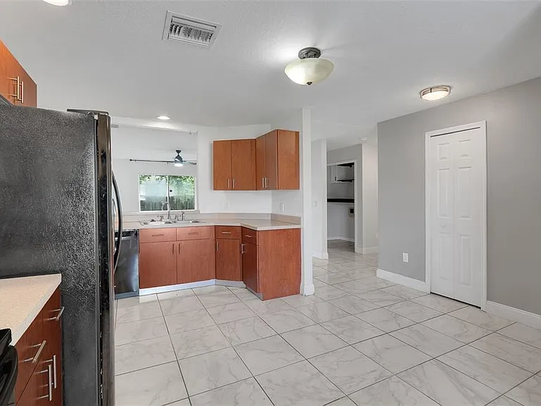 810 Valnera Ct — Photo 10