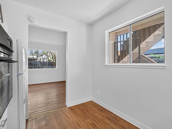 4th image of 736 Mountain View Ave #A