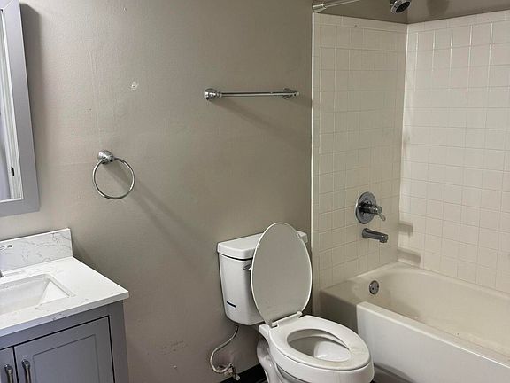 5th image of 2807 Dumesnil St #101