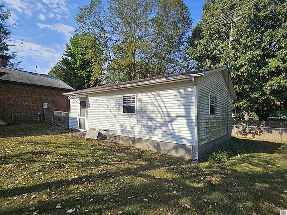 5th image of 7031 Shawn Ln