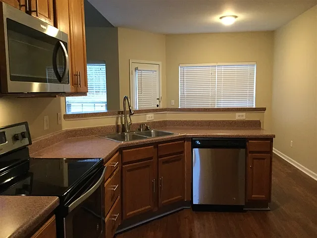 204 Annesbury Ln — Photo 11