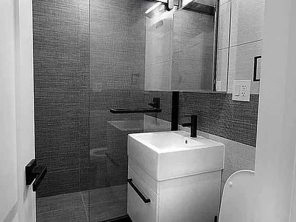 3rd image of 20 E 22nd St APT 2A
