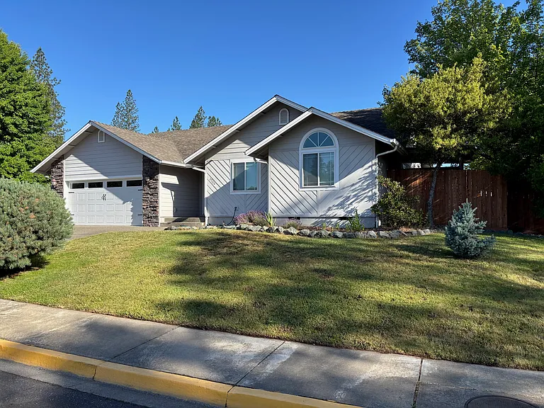 2700 SW Acres Rd — Photo 1