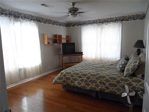 5th image of 428 E Castleshoals Dr