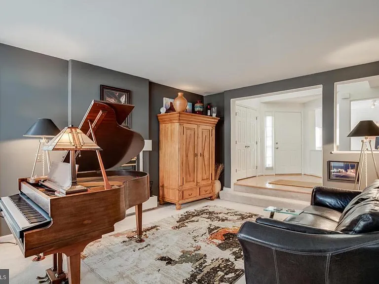 9810 Bolton Village Ct — Photo 6