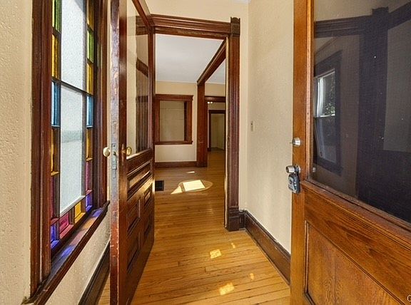 3rd image of 903 Willis Ave #1
