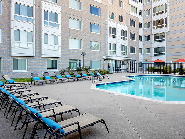 Peninsula Apartments — Photo 10