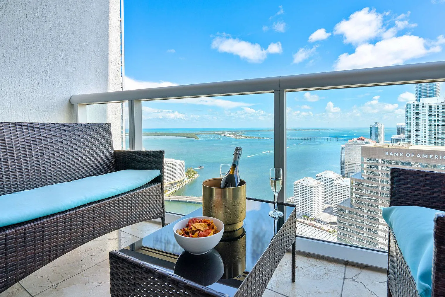 1 bed, 1.0 bath, 947 sqft, $7,301 — Photo 3