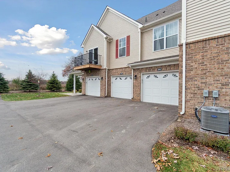 9804 Ridge Run St — Photo 4