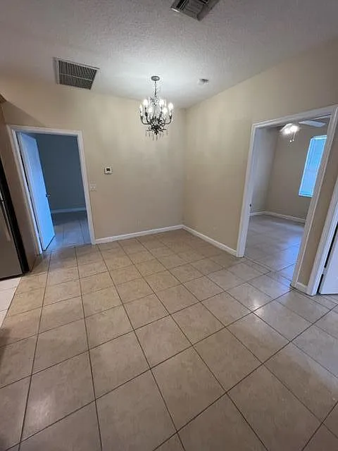 3 bed, 2.0 bath, 1060 sqft, $2,300 — Photo 4