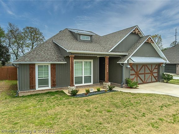 2nd image of 2502 Mimosa St