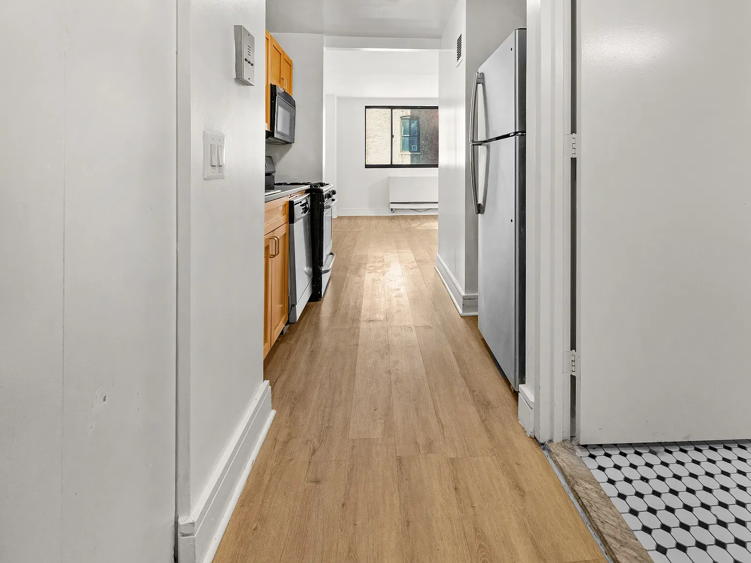 323 W 96th St — Photo 2