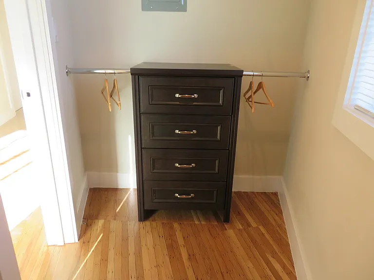 Claremont Towers Apartments — Photo 24