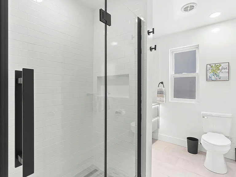 615 Clover Dr — Photo 8
