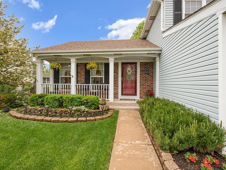 770 Waterford Ct — Photo 2
