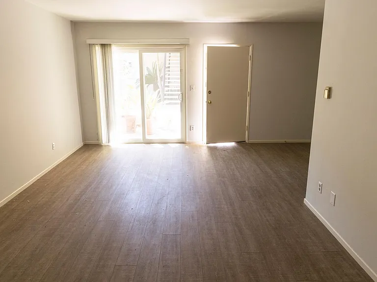 8740 Owensmouth Ave #2 — Photo 10