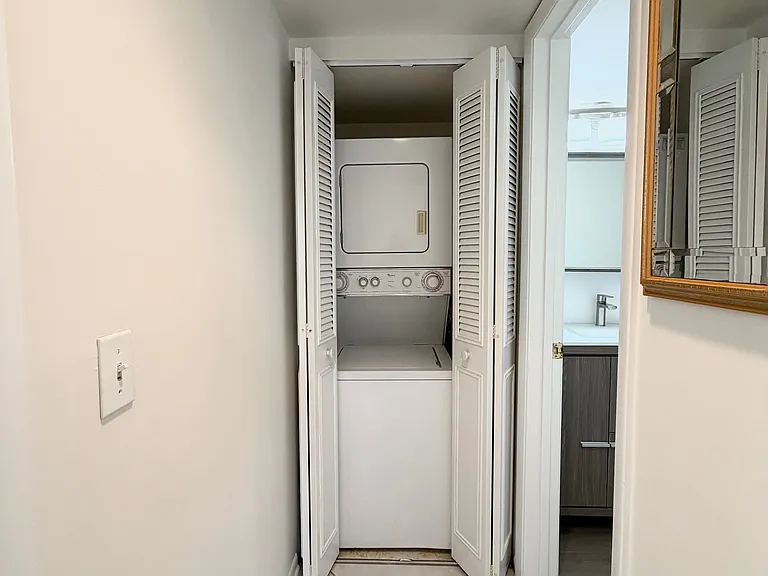 Washer/Dryer in-unit