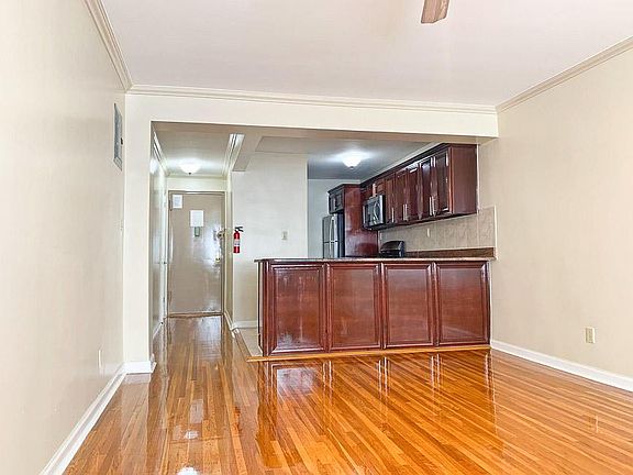 4th image of 89-30 153rd St #27