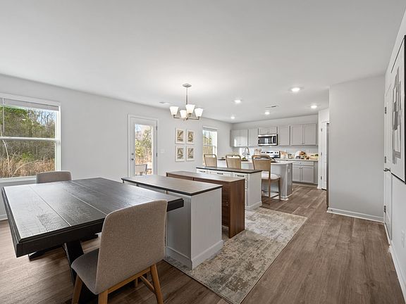 5th image of 532 Sandy Hollow Dr