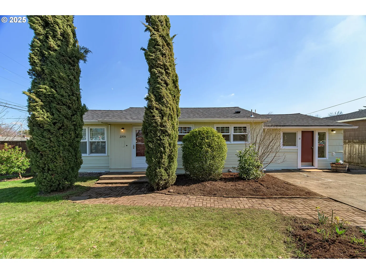 2905 Oak St photo 1
