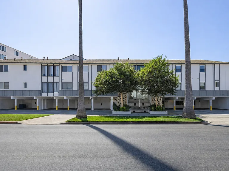 St. Andrews Apartments — Photo 11