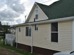 2415 10th St, Tillamook, OR 97141