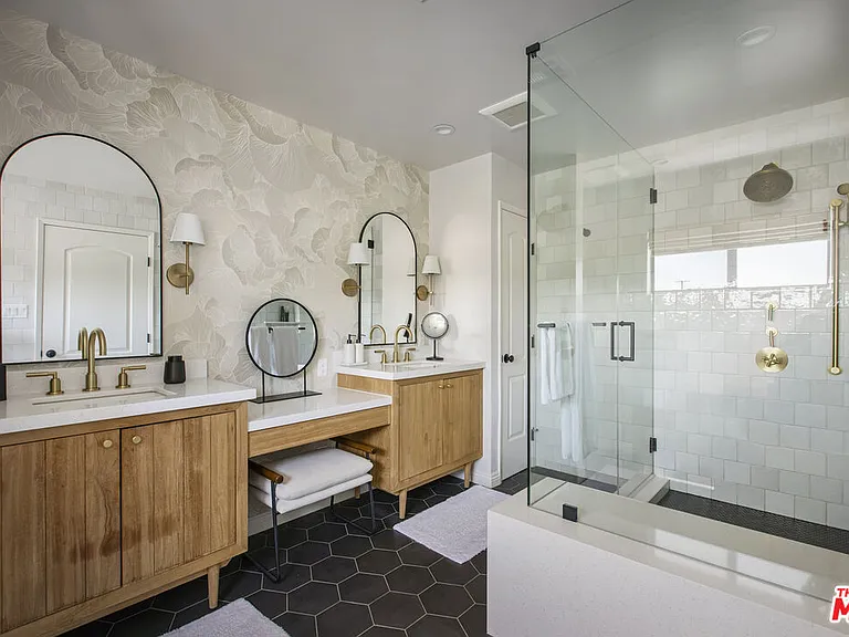1132 N Reese Pl — Photo 38