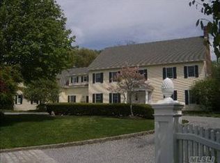 4 Seven Springs Ct, Huntington, NY 11743