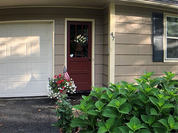 3rd image of 47 Crestview Dr