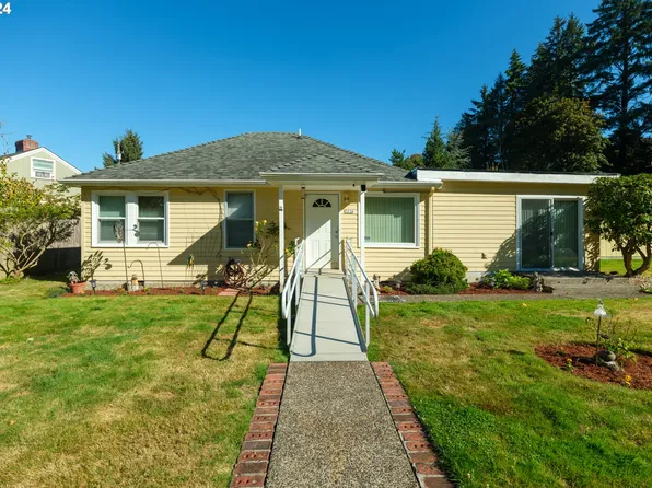 3530 Harrison Dr, Astoria, OR 97103