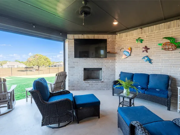 1215 Sanger Dr, Springtown, TX 76082