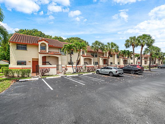 3rd image of 206 Congressional Way #206