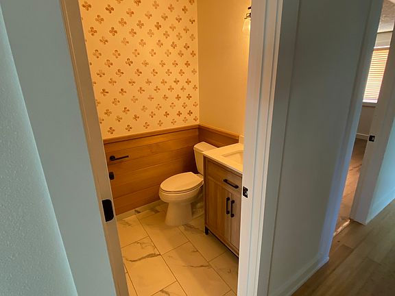 4th image of 206 E Parkside Ct