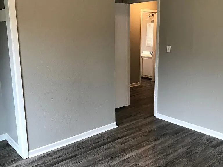 601 Robbins St — Photo 14