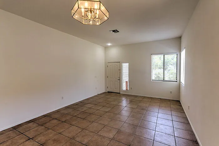 335 E Calle Nacrita — Photo 4
