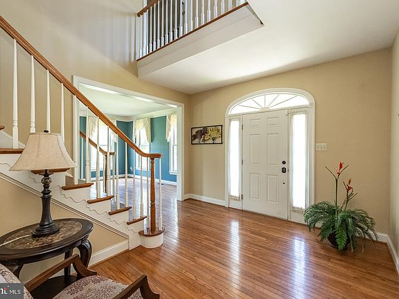 5th image of 100 Jeffery Ct