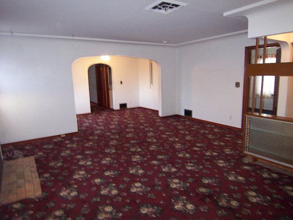 5th image of 819 N 9th Ave
