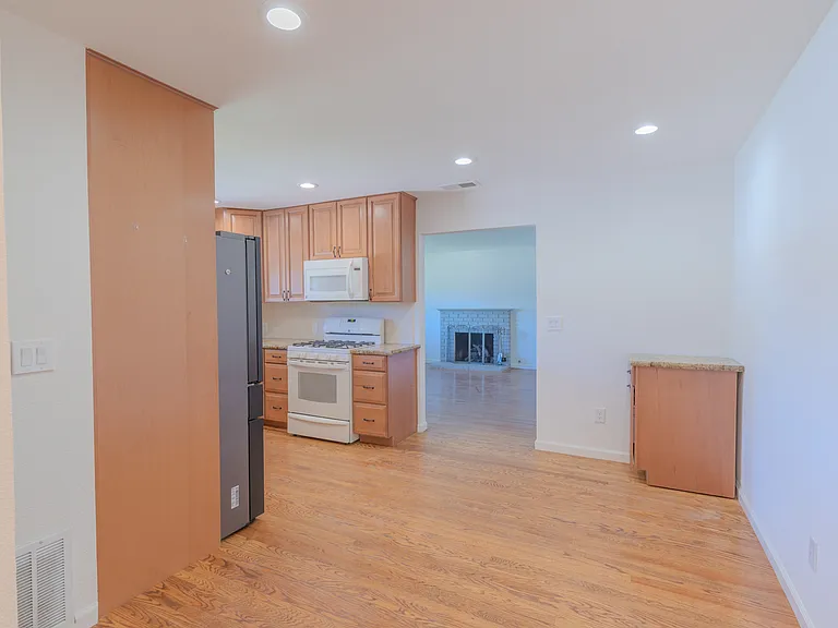 6944 Cedar Ln — Photo 12