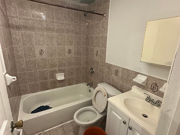 5th image of 675 E 231st St APT 3