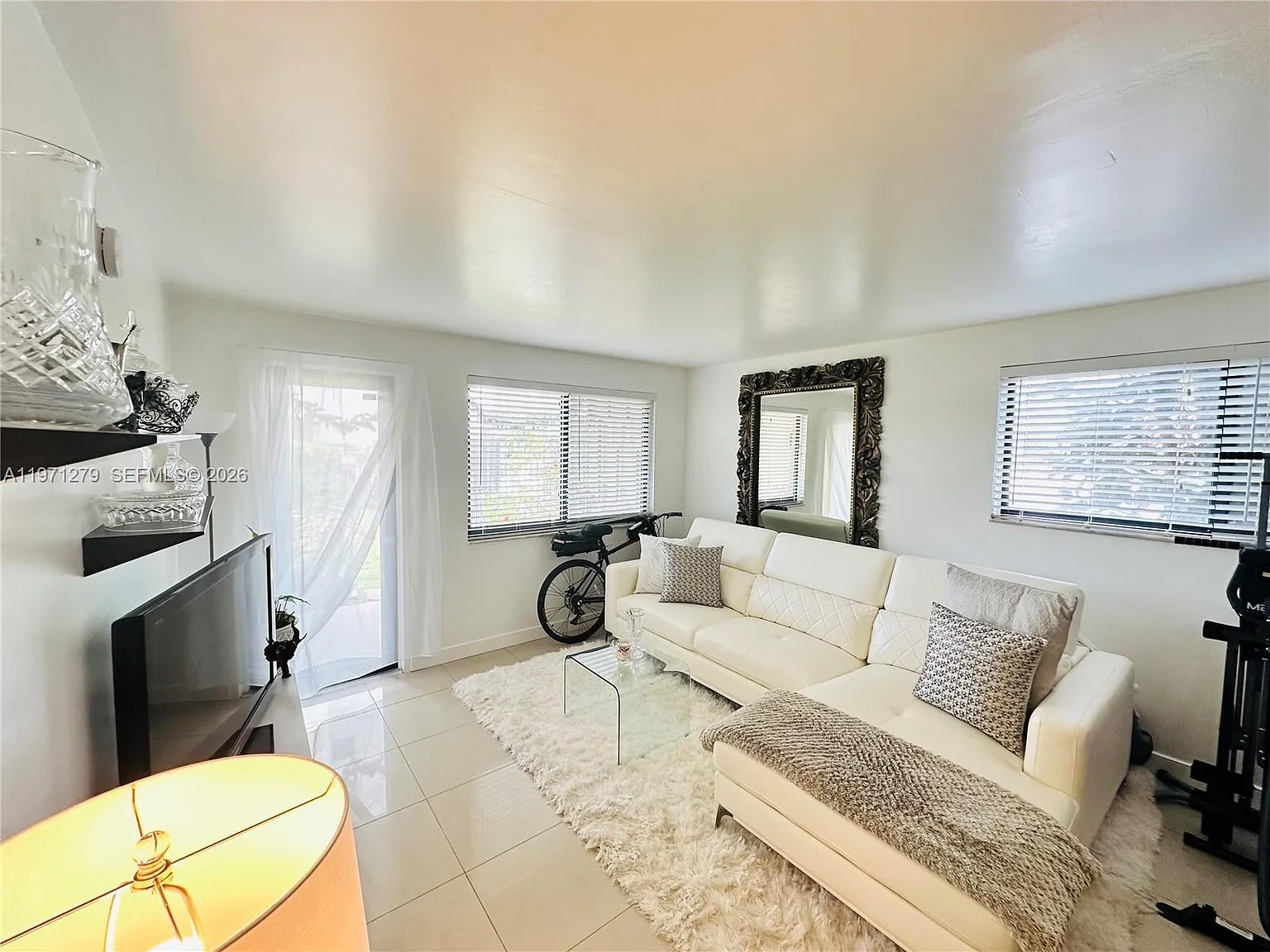 Yacht Club Condo (The) — Photo 2