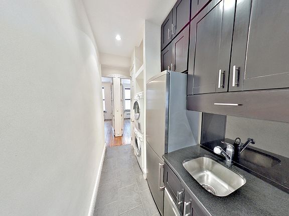 3rd image of 424 W 51st St APT 3