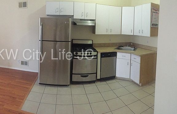 5th image of 199 Warren St APT 3C