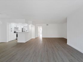174 N Almont Dr, Beverly Hills, CA