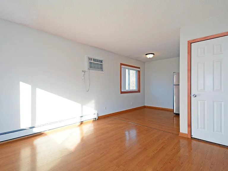 2105 Hillview Rd — Photo 2
