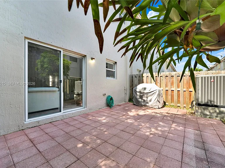 9318 SW 220th St — Photo 35